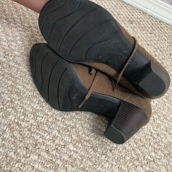 Clarks Women's Lace Up Ankle Boots Brown Size  9 booties leather upper - Picture 9 of 10